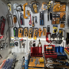 Grand choix d'outils manuel.